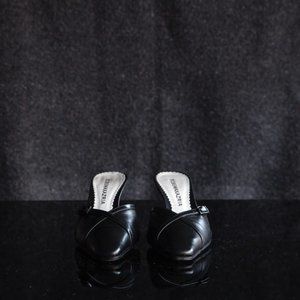 BCBG Max Azria Zuza Kid Mid Mule w/Buckle in Black Leather Size 6.5